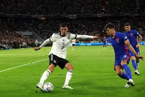 يواصل برنامجه التأهيلي.. جون ستونز ينضم لمعسكر منتخب إنجلترا